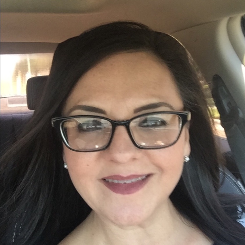 Meet your Posher, Laura